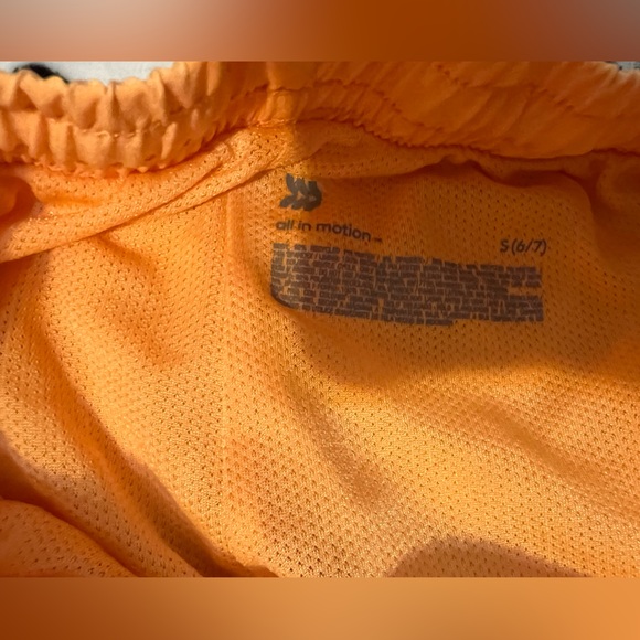 All in motion - Picture 3 of 3